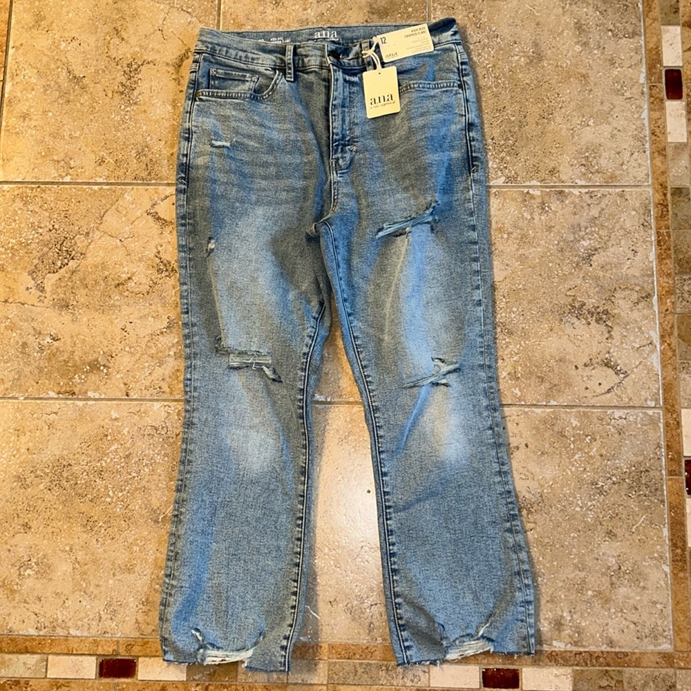 Distressed High-Rise Cropped Flare jeans